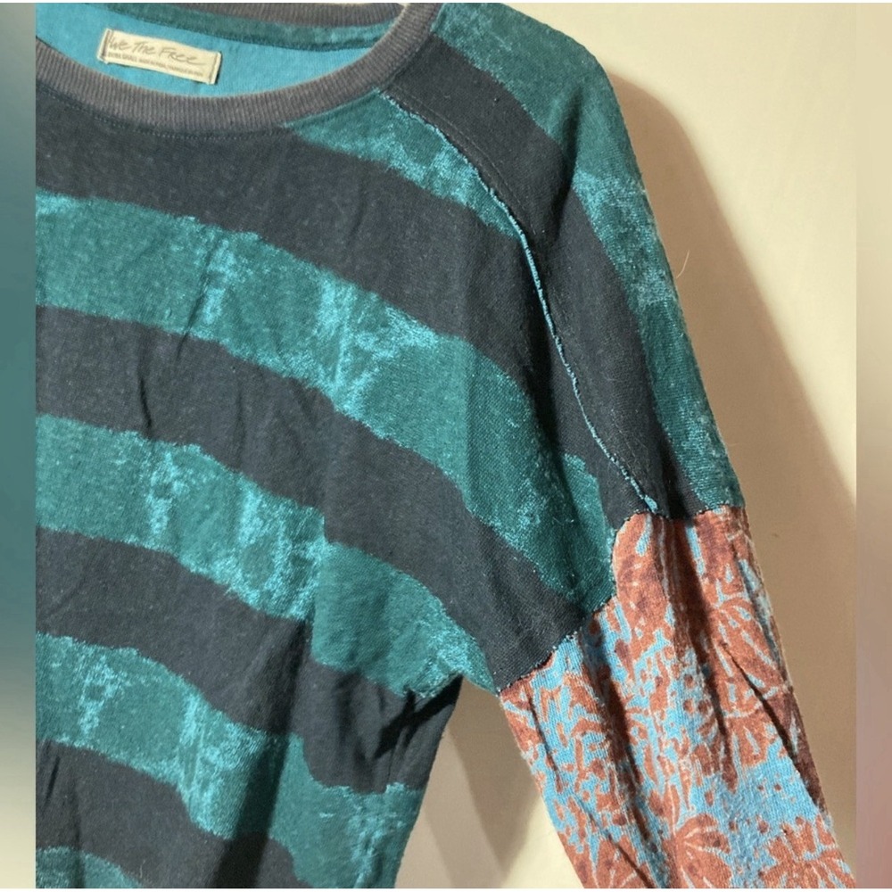 WE THE FREE BY FREE PEOPLE JAMIE CROPPED LONG SLEEVE TEE GREEN BLACK MAUVE MED - Picture 8 of 13